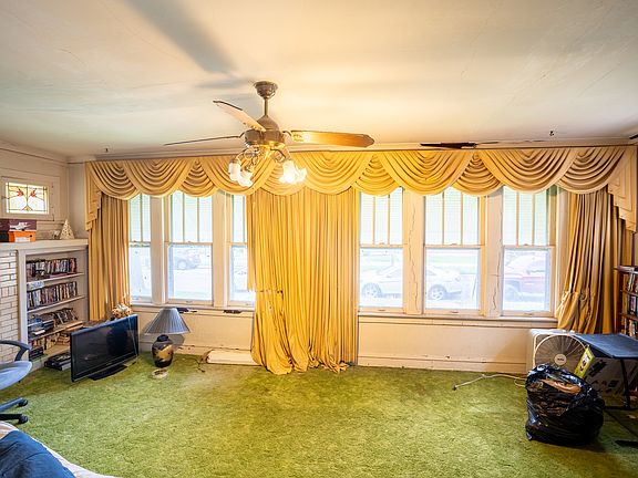 4th image of 8014 S Perry Ave