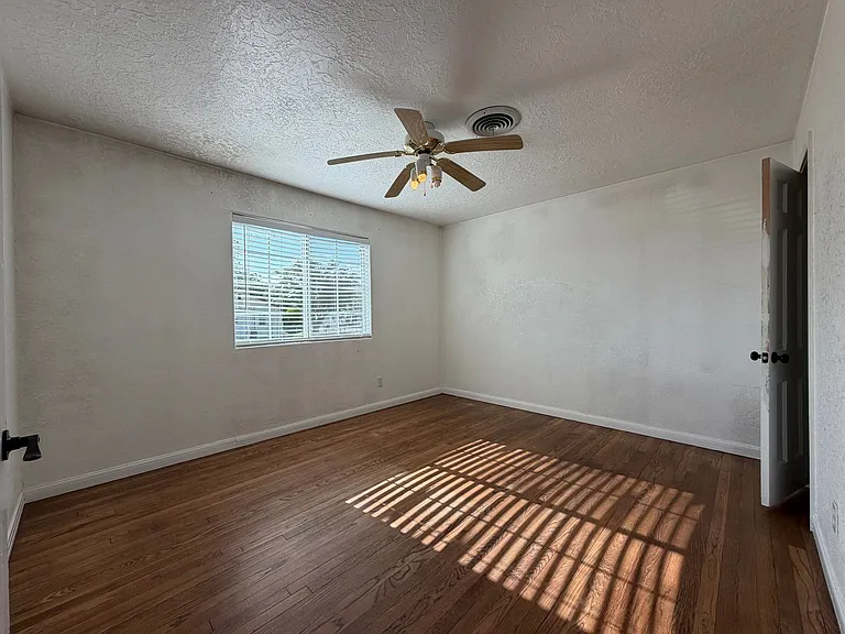 1744 N Ohio Ave — Photo 3