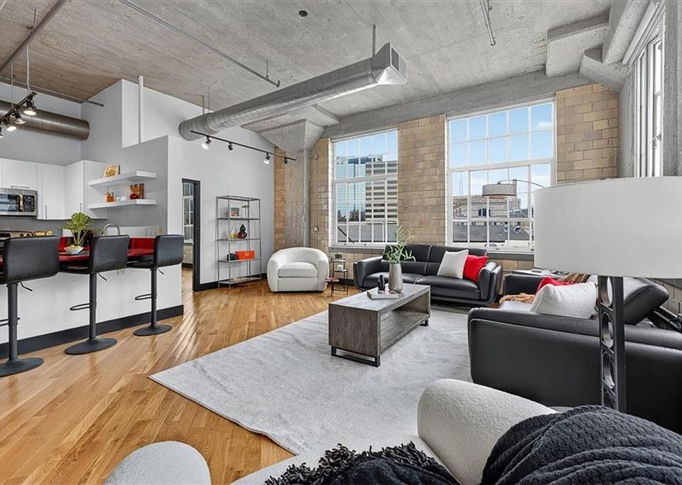 1st image of 2029 Wyandotte 204 St #204
