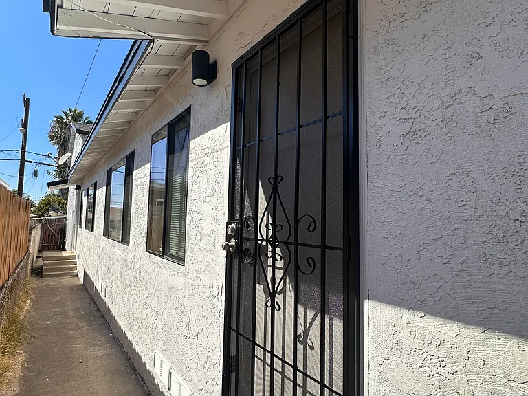 2844 Fairmount Ave — Photo 26