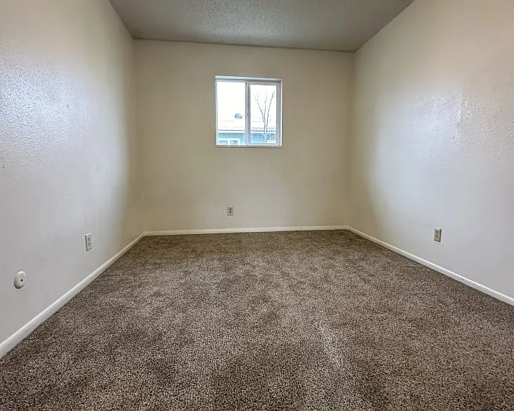 2020 Alderson Ave #4 — Photo 4
