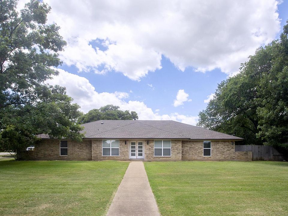 1st image of 180 Trailing Oaks Dr