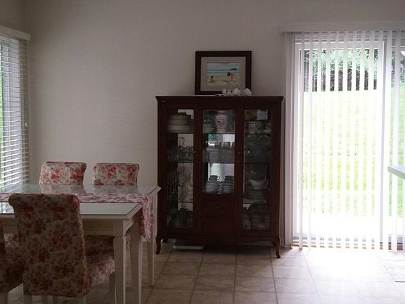 Breakfast / Eat-in Kitchen