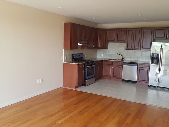 2nd image of 2818 W 17th St #4