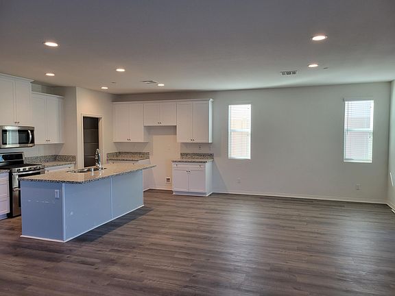 2nd image of 28568 Clearview St