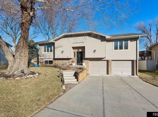 11328 Leavenworth Cir, Omaha, NE 68154