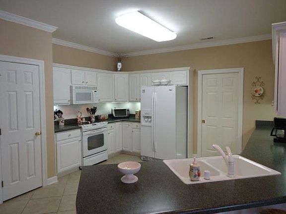 4th image of 3008 The Green Ct SE