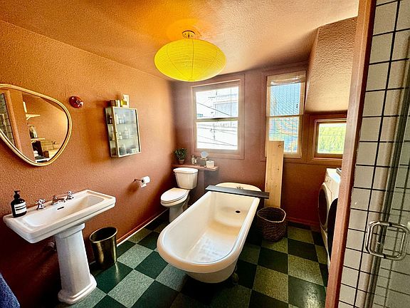 4th image of 807 Pacific Ave #0