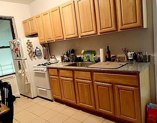 2nd image of 576 39th St APT 3