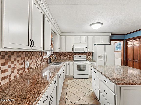 5th image of 521 Greenridge Road