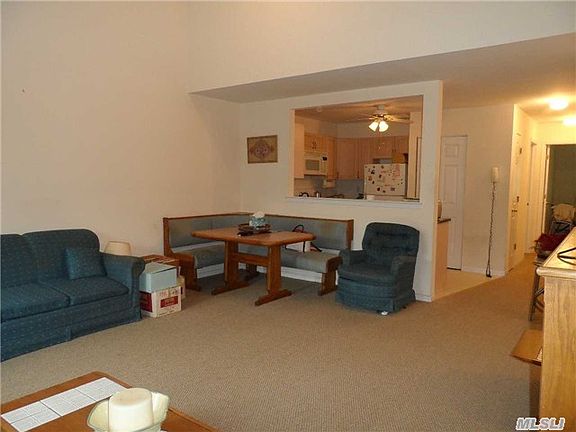 4th image of 404 Cambridge Ct #404