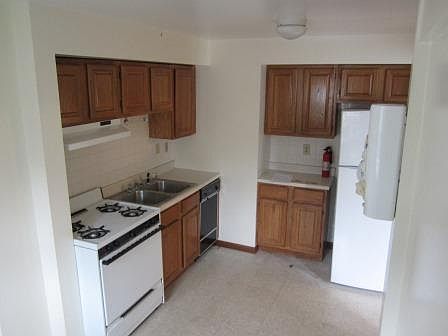 3rd image of 958 Madison Ave #2F