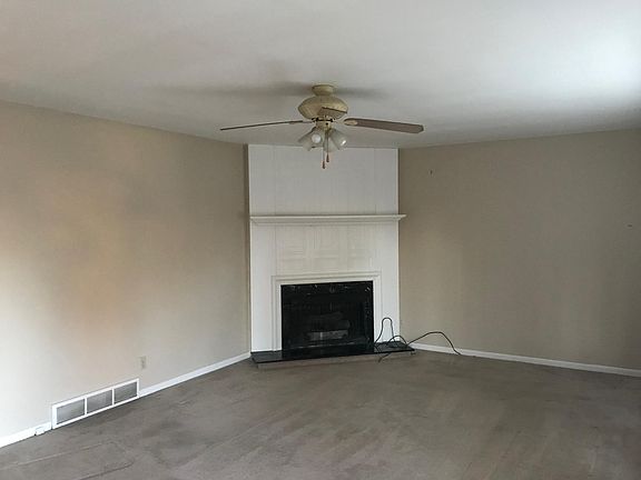 3rd image of 11526 Oak St