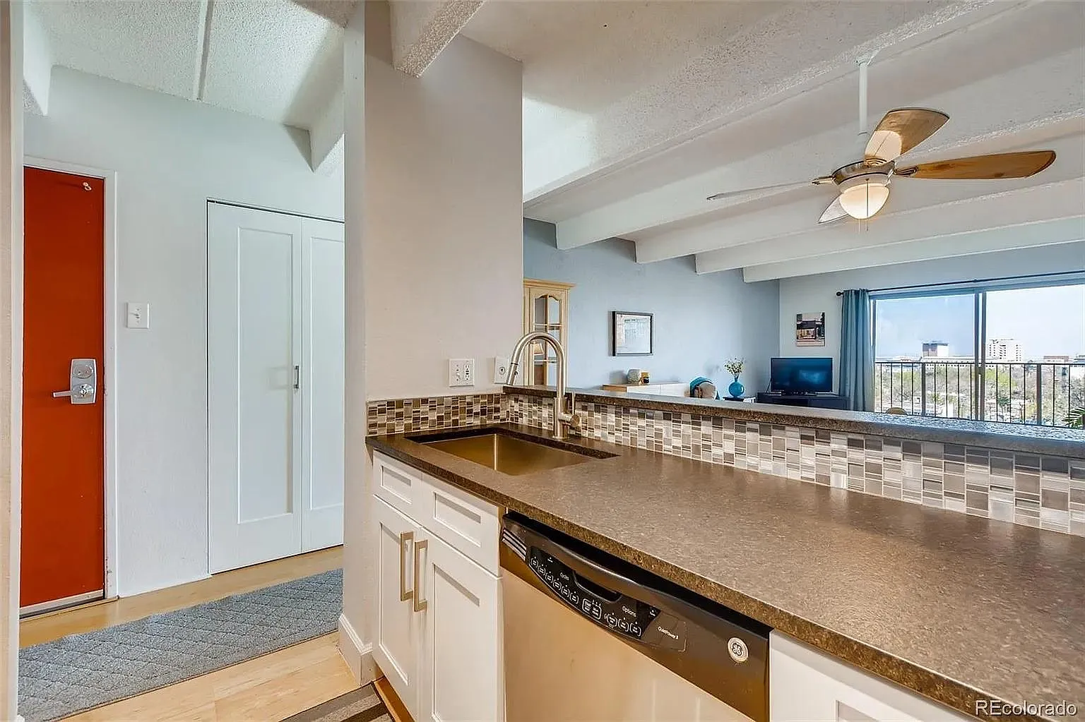 2 bed, 919 sqft, $2,400 — Photo 4