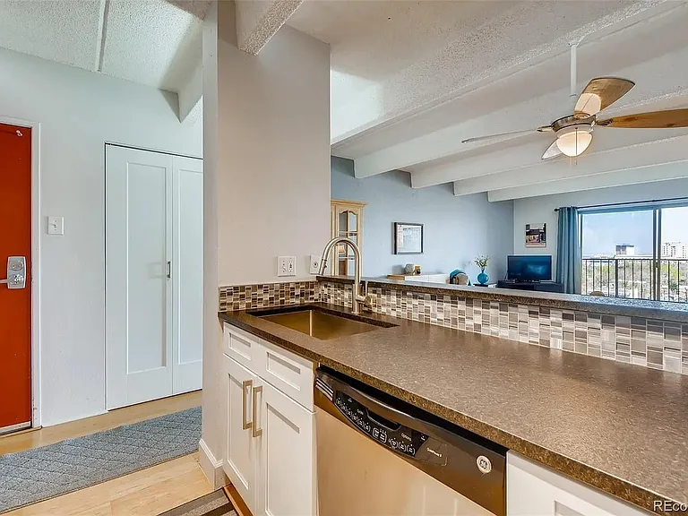 1433 N Williams St #805 — Photo 4