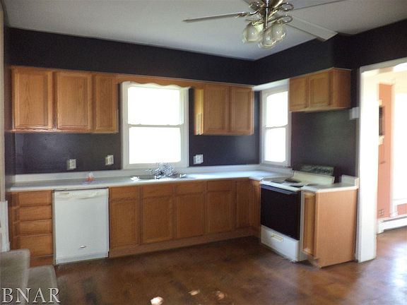 3rd image of 806 E Wood St