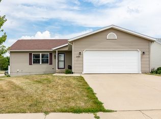 2495 Crestwood Ln, Marion, IA 52302