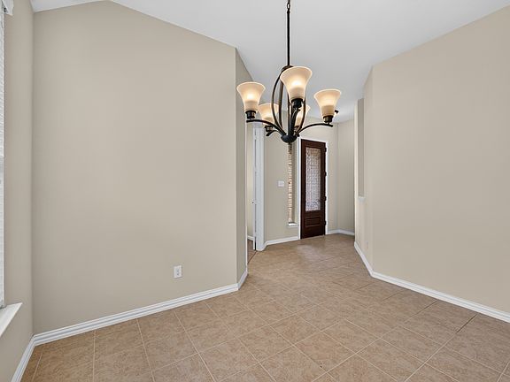 4th image of 1304 Poplar Dr
