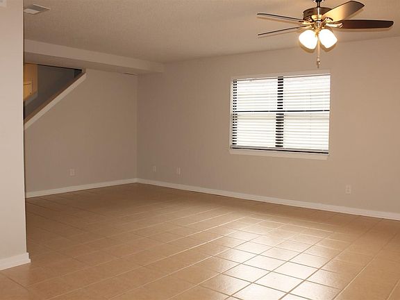 4th image of 6112 The Oaks Ln