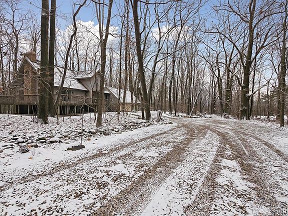 4th image of 2637 White Pine Dr
