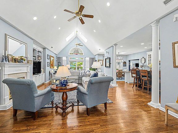 5th image of 13 Otter Ln