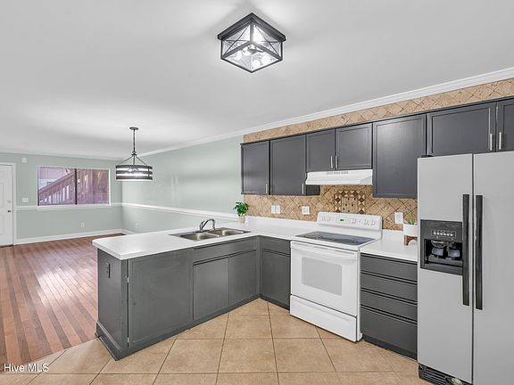 3rd image of 522 S Kerr Avenue Apt 77
