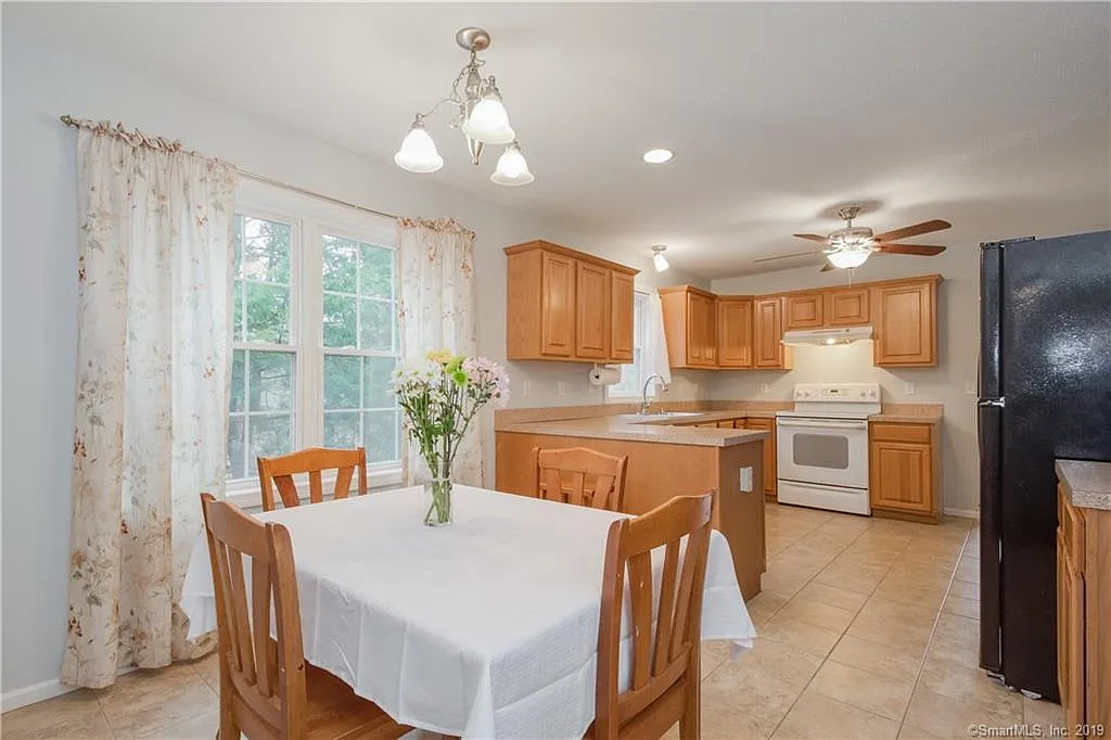 5 bed, 1792 sqft, $4,000 — Photo 2