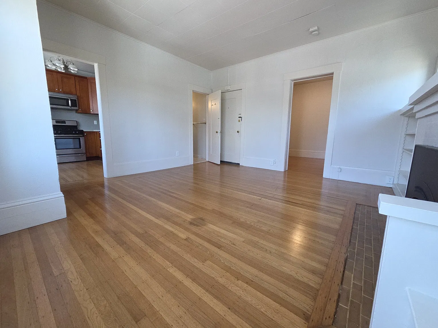 1 bed, 575 sqft, $2,390 — Photo 4
