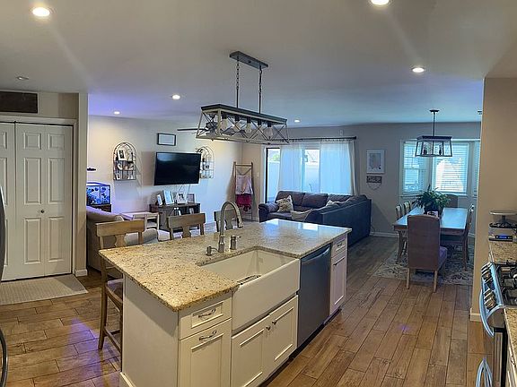 3rd image of 326A Peninsula Blvd #A