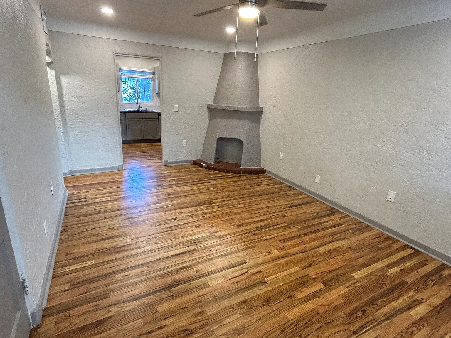 2 bed, 850 sqft, $1,695 — Photo 1