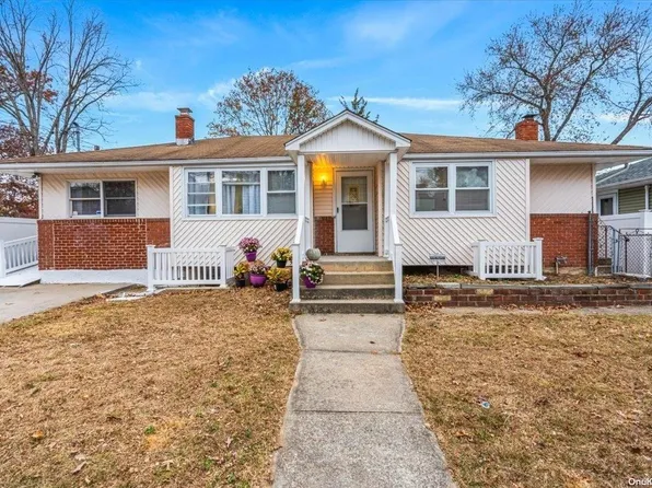 45 Leigh Street, Huntington, NY 11743