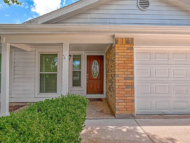 2922 Lakefield Way — Photo 2