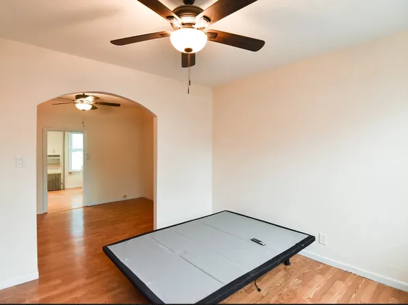 370 Graham Avenue image 1 of 7