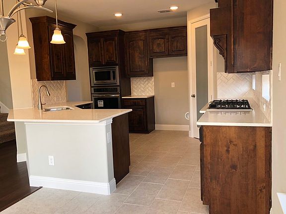 2nd image of 2413 Twin Oaks Dr