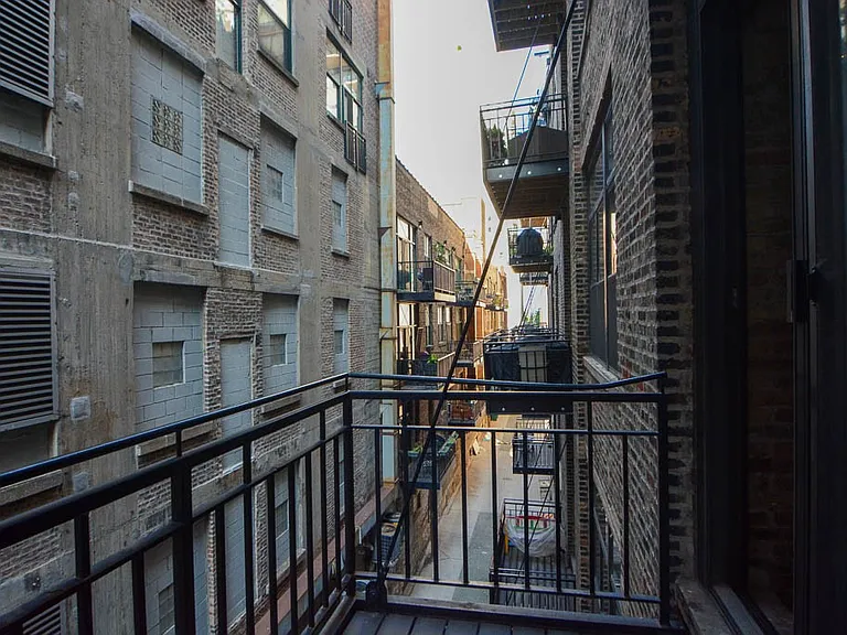 375 W Erie St #123 — Photo 19