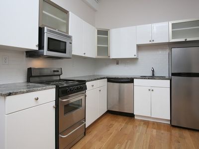 12 Stoneholm St APT 301, Boston, MA, 02115