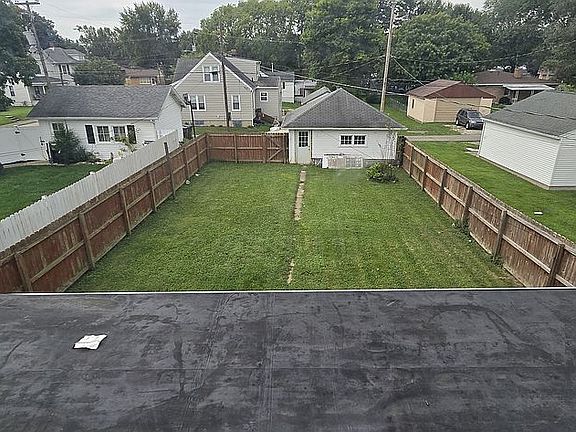 3rd image of 1302 Nicklin Ave
