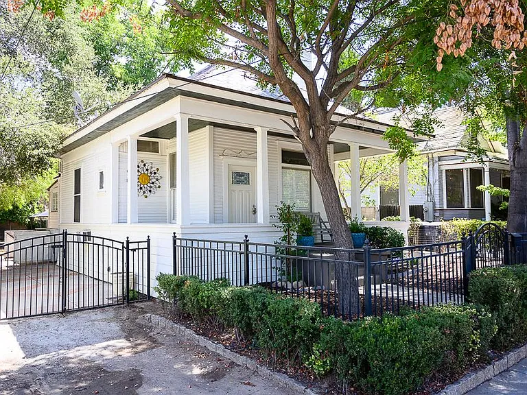 305 has a very deep and spacious backyard, great for entertaining.