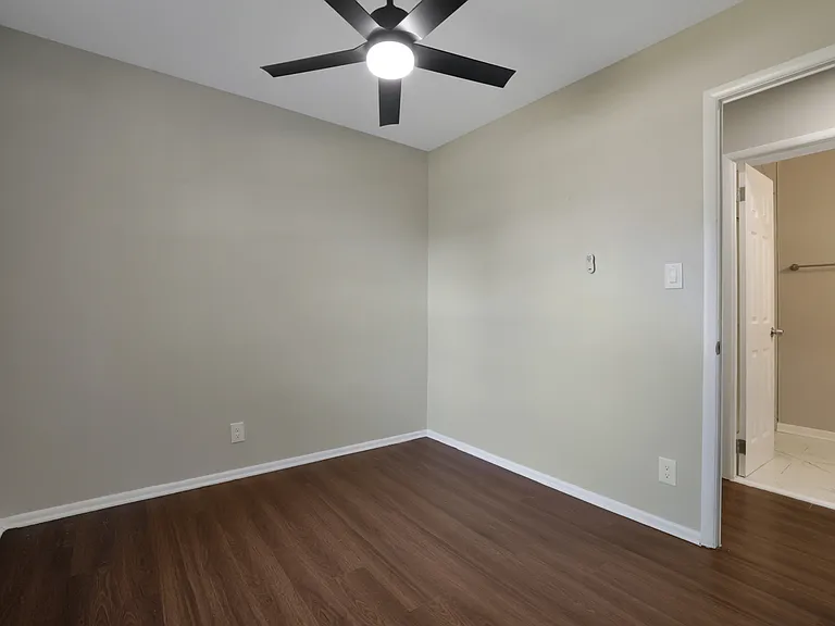419 Waverly Ave — Photo 4