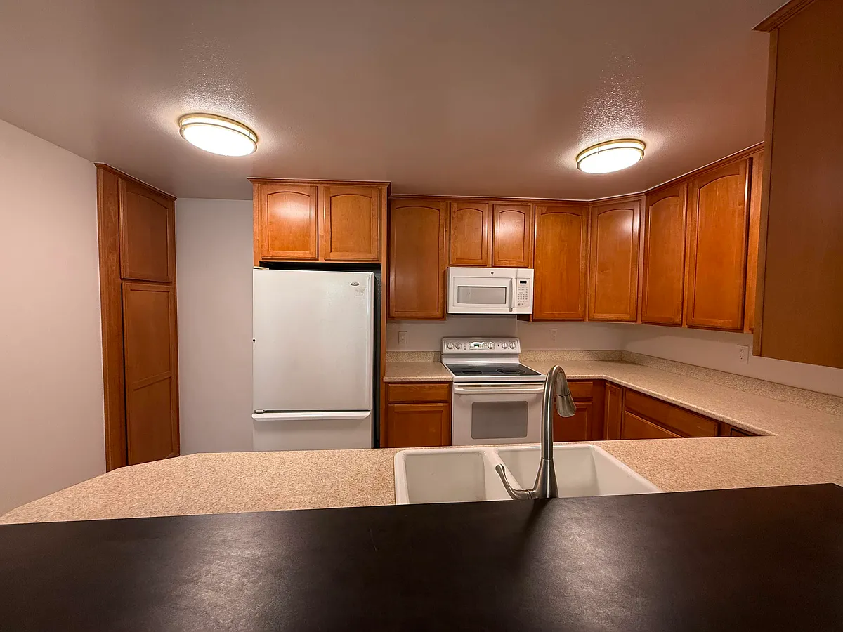 Building Photo - 4170 Elm Ave #116