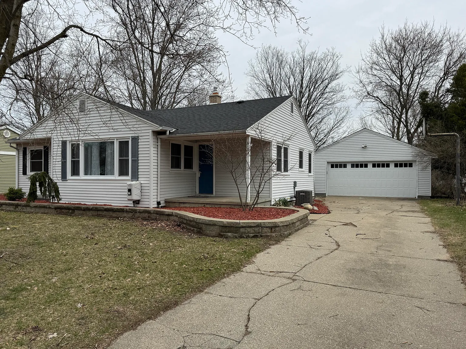 617 Cherry Ave photo 1
