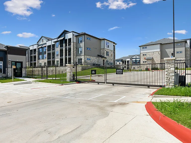 Bandera Ridge — Photo 68