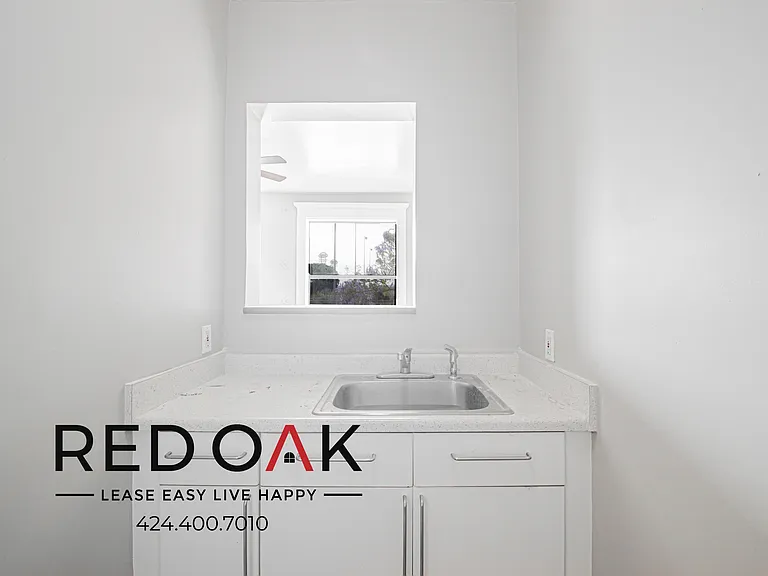 692 Valencia St #208 — Photo 10