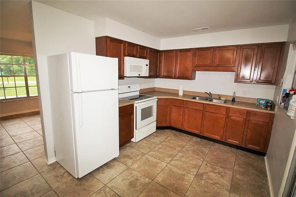 2 bed, 1.0 bath, 810 sqft, $1,350 — Photo 2
