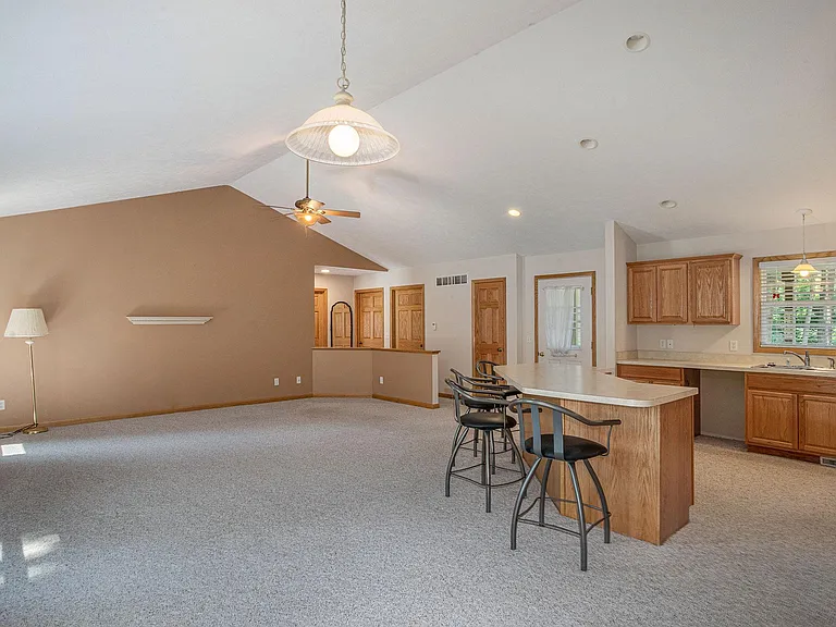 7675 E Kent Rd — Photo 9
