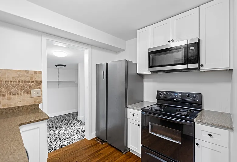3 bed, 2.0 bath, 1034 sqft, $1,750 — Photo 2