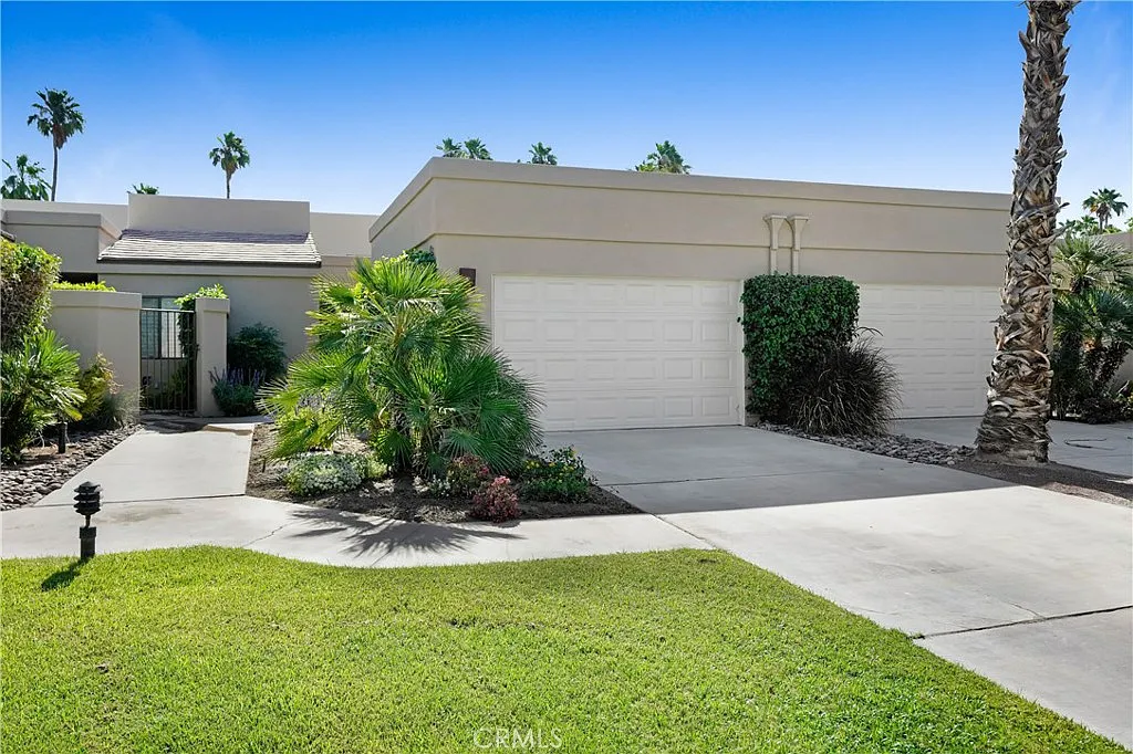 1 bed, 1.5 bath, 1000 sqft, $2,495 — Photo 1