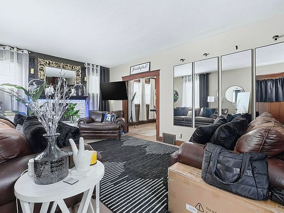 4th image of 3114 Webster St