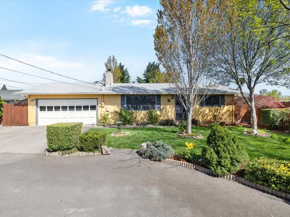 2280 Delta Waters Rd, Medford, OR 97504