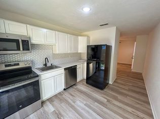 414 SE 8th St APT F, Gainesville, FL 32601